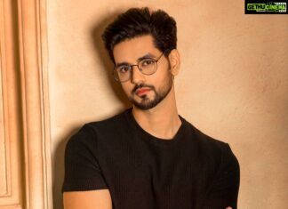 Shakti Arora Instagram - If you can't convince them, confuse them. . Styled By : @simrat_bohra Photographer : @navindhyaniphoto Hair : By Myself Makeup : @ayazkhan5621_ Assisted by : @_kmidahat_ Studio : @studio211mumbai PR : @aspirecommunic