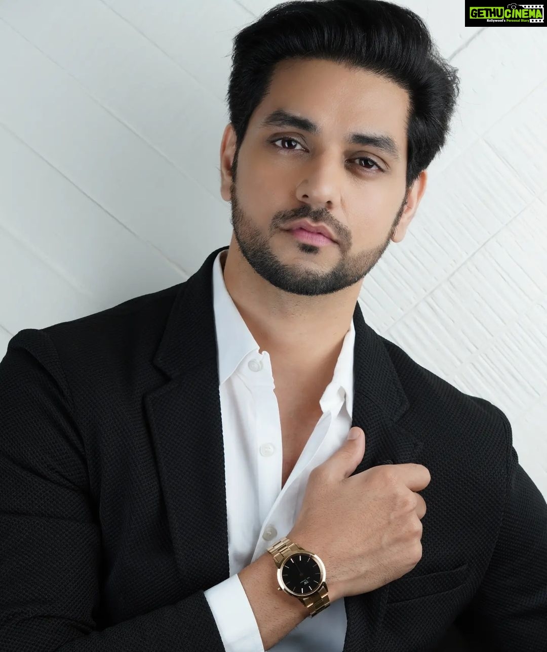 Shakti Arora Instagram - Pamper yourself this new year with @danielwellington ❤ Find everything you need to accessorize your looks this 2022, and enjoy the End Of Season Sale, and get up to 50% off your purchase. You can also combine my code ‘SHAKTI15’ to avail another 15% off. #danielwellington #collaboration #ad