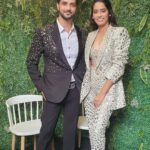 Shakti Arora Instagram - Coming up something soon.. Stylist @priyanshi2102 Outfit @mehboobsons #funtogether @nehaasaxena Nehas outfit @ranbirmukherjeeofficial