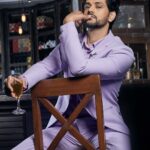 Shakti Arora Instagram – Express your love. People can’t read minds. 
.
.
Click @abhishekmadaanphotography
Styled by @priyanshi2102
Outfit @designervivekgupta 
Hair @krunal_kasare 
Makeup @muamohak

.
.
.
.
.
.
#suit #shaktiarora #fashion #fashionmen #smartcasuals