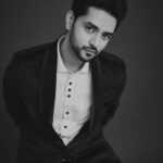 Shakti Arora Instagram - Just think happy thoughts and you ll fly.. . Styled By : @priyanshi2102 Photographer : @arifminhaz Makeup : @darenmemonofficial Hair By myself 😎 Assisted by : @_kmidahat_ PR : @aspirecommuni Outfit @orofitbespoke
