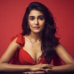 Shalini Pandey Instagram - Merry everything and happy always 🤍 . . . . 📷: @lisadsouza 💄: @niccky_rajaani 💇🏻‍♀️: @hairstories_byseema 👗: @emblaze_mb Styled by: @pranita.abhi