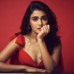 Shalini Pandey Instagram - Merry everything and happy always 🤍 . . . . 📷: @lisadsouza 💄: @niccky_rajaani 💇🏻‍♀️: @hairstories_byseema 👗: @emblaze_mb Styled by: @pranita.abhi