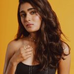 Shalini Pandey Instagram – My bad hair day is also my good hair day
.
.
.
📷: @pixel.exposures
💄: @niccky_rajaani
💇🏻‍♀️: @manojchavan61
👚: @satinscent
Jewellery: @inezeofficial
Styled By: @hemlataa9
Assisted By: @saloni142_ @jahnaviparmar