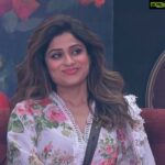 Shamita Shetty Instagram - Say hello to the new captain of the Biggboss 15 house #ShamitaShetty ⭐️💯 Our queen making us Proud everyday. Now let’s get the trophy home 🏆❤️ #ShamitaShetty #Queen #ShamitaIsTheBoss #ShamitaForTheWin #ShamitasTribe #BiggBoss #BiggBoss15 #TeamSS