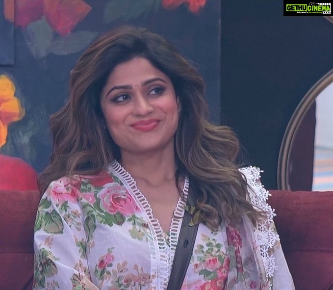 Shamita Shetty Instagram - Say hello to the new captain of the Biggboss 15 house #ShamitaShetty ⭐️💯 Our queen making us Proud everyday. Now let’s get the trophy home 🏆❤️ #ShamitaShetty #Queen #ShamitaIsTheBoss #ShamitaForTheWin #ShamitasTribe #BiggBoss #BiggBoss15 #TeamSS