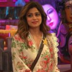 Shamita Shetty Instagram - Isn’t #ShamitaShetty’s Desi Look a sight to behold ?😍🤩 Outfit - @theloom.in Styling- @mohitrai Assisted by - @ruchikrishnastyles #ShamitaShetty #ShamitaIsTheBoss #ShamitaForTheWin #Queen #ShamitasTribe #BiggBoss #BiggBoss15 #TeamSS