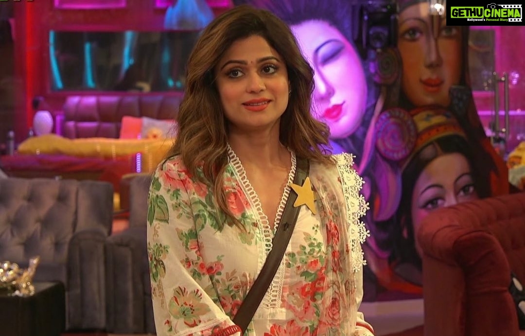 Shamita Shetty Instagram - Isn’t #ShamitaShetty’s Desi Look a sight to behold ?😍🤩 Outfit - @theloom.in Styling- @mohitrai Assisted by - @ruchikrishnastyles #ShamitaShetty #ShamitaIsTheBoss #ShamitaForTheWin #Queen #ShamitasTribe #BiggBoss #BiggBoss15 #TeamSS
