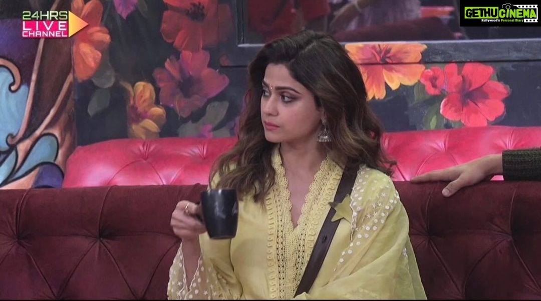 Shamita Shetty Instagram - Starting the day with some morning dose of green tea ππ Whatβs your pick chai or coffee ? Let us know in the comments below π Outfit - @theloom.in Styled by - @mohitrai Asst By - @ruchikrishnastyles #ShamitaShetty #ShamitaIsTheBoss #ShamitaForTheWin #Queen #ShamitasTribe #BiggBoss #BiggBoss15 #TeamSS