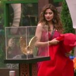 Shamita Shetty Instagram - As The Queen unveils the BB15 trophy It’s a sign from the Universe 🦋✨That Now It’s time for her to lift the trophy and get it home 🏆❤️ . . . . @colorstv @vootselect @endemolshineind #ShamitaShetty #ShamitaIsTheBoss #ShamitaForTheWin #Queen #ShamitasTribe #BiggBoss #BiggBoss15 #TeamSS