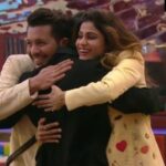 Shamita Shetty Instagram - Always up for a hug in good and bad times that’s our queen #ShamitaShetty for you’ll 😍🤗 Put a ❤️ in the comments below if even you’ll adore these cute moments. . . . @colorstv @endemolshineind @vootselect #ShamitaShetty #ShamitaIsTheBoss #ShamitaForTheWin #Queen #ShamitasTribe #BiggBoss #BiggBoss15 #TeamSS