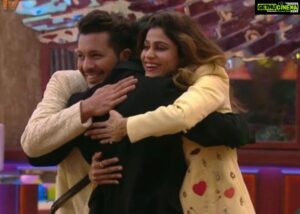 Shamita Shetty Instagram - Always up for a hug in good and bad times that’s our queen #ShamitaShetty for you’ll 😍🤗 Put a ❤️ in the comments below if even you’ll adore these cute moments. . . . @colorstv @endemolshineind @vootselect #ShamitaShetty #ShamitaIsTheBoss #ShamitaForTheWin #Queen #ShamitasTribe #BiggBoss #BiggBoss15 #TeamSS