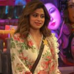 Shamita Shetty Instagram – Isn’t #ShamitaShetty’s Desi Look a sight to behold ?😍🤩

Outfit – @theloom.in 
Styling- @mohitrai 
Assisted by – @ruchikrishnastyles 

#ShamitaShetty #ShamitaIsTheBoss  #ShamitaForTheWin #Queen  #ShamitasTribe #BiggBoss #BiggBoss15 #TeamSS
