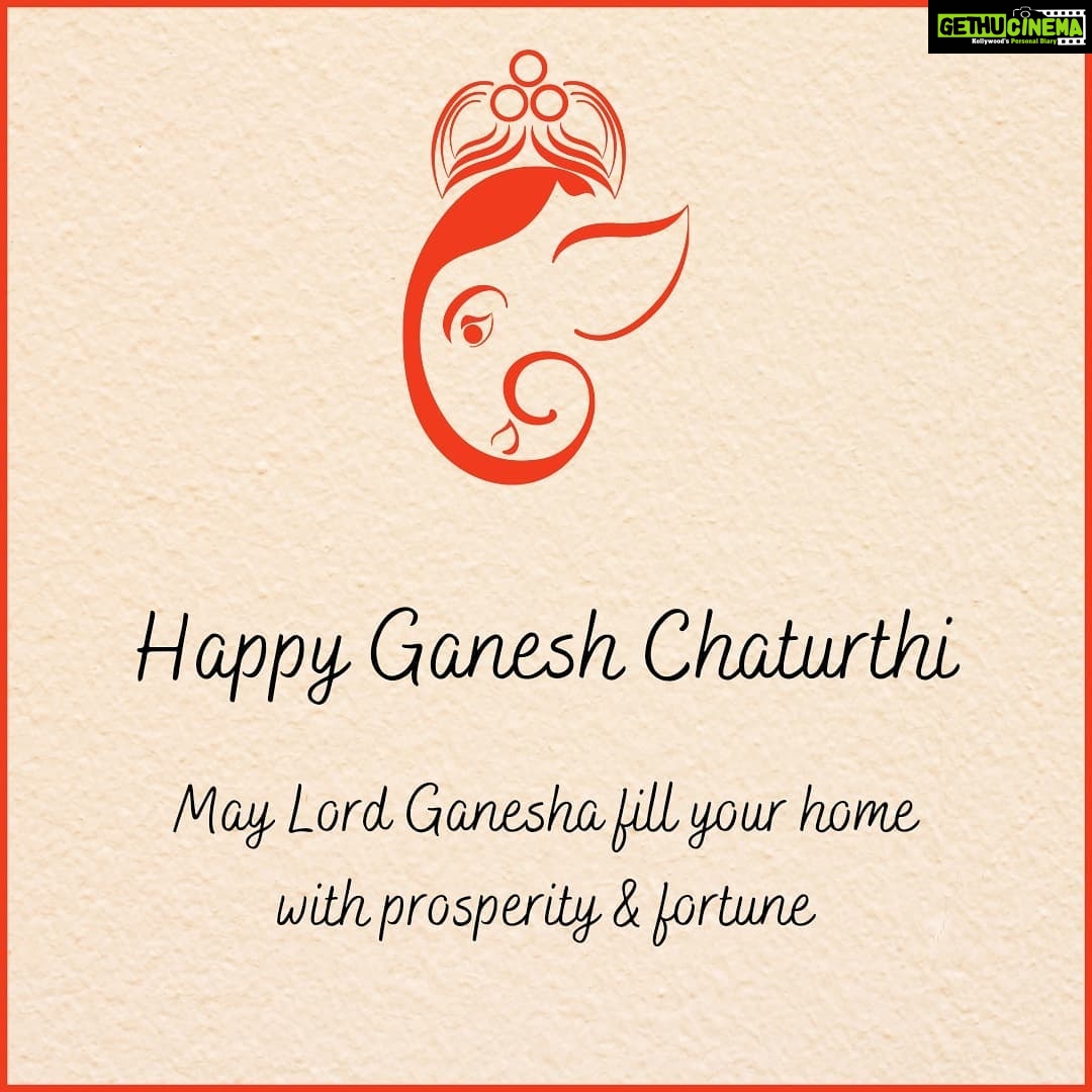 Shamita Shetty Instagram - Vakratunda Mahakaya Surya Koti Samaprabha! Nirvighnam Kuru Me Deva Sarva-Kaaryeshu Sarvadaa!Β π« May the blessings of Shree Ganesha be with you and your family forever π§Ώππ» πΈ Happy Ganesh Chaturthi πΈ . . . . . #GaneshChaturthi #ganpatibappamorya #ganesha #ganpati #blessings #festival #wishes #ShamitaShetty #TeamSS