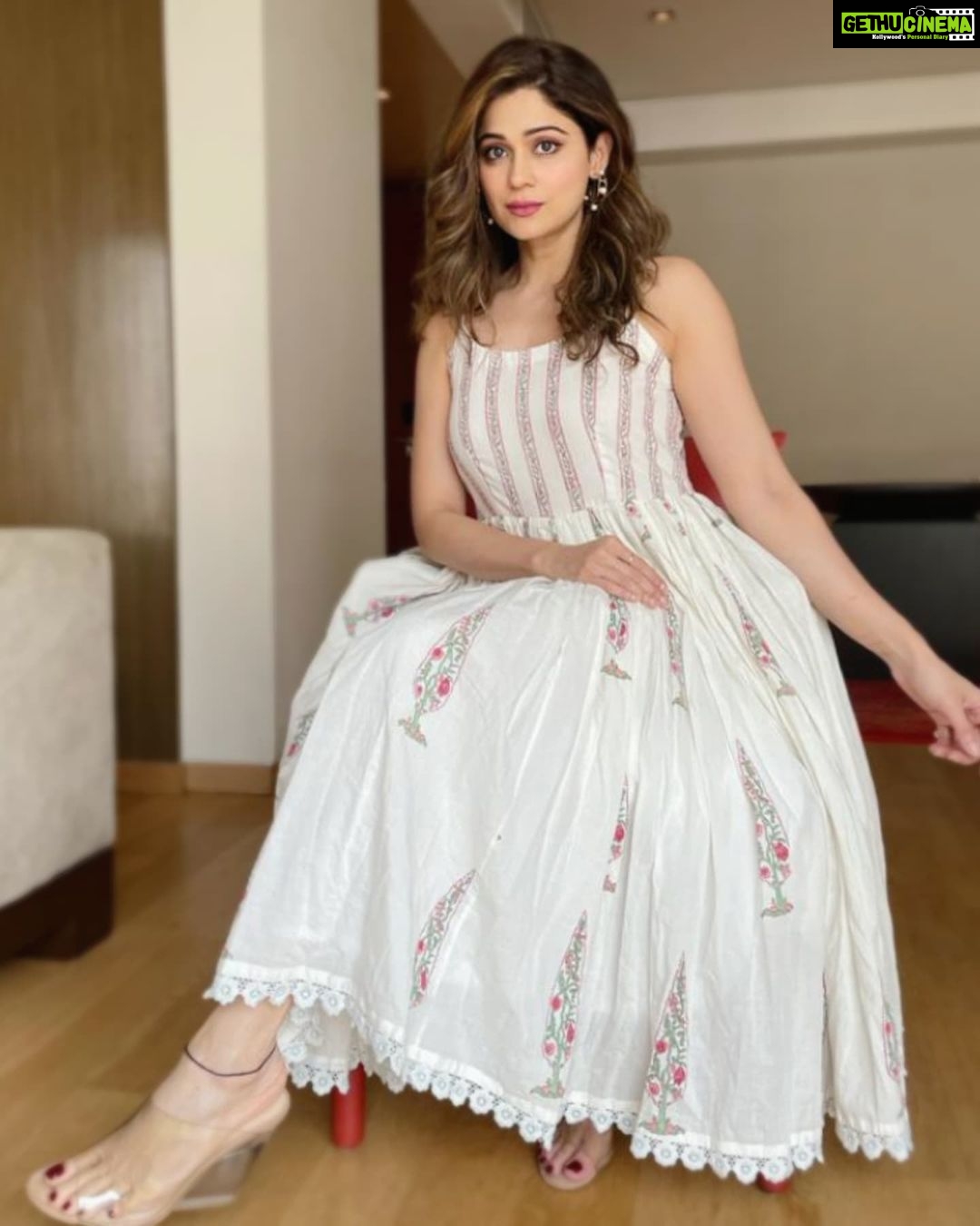 Shamita Shetty Instagram - Nothing can dim the light that shines from within β¨ - Maya Angelou ... Lets keep the love coming for our stargirl π Go to the voot app and vote now!! Link in bio . Outfit @theloom.in Earrings @sonisapphire Styled by @Mohitrai Assisted by @rupangisharma . . . . . . . @vootselect @voot @viacom18 #ShamitaShetty #TeamSS #BBOtt #votenow #vote #govote #love #support #queen #shamitaistheottboss #BBOnVoot #Voot #ItnaOTT #BiggBoss #colors #biggboss #BB15