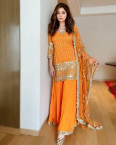 Shamita Shetty Instagram - I got that desi feeling! Outfit- @bhumikagrover . . . . . . All set to celebrate Janmashtami on BiggBossOTT #ShamitaShetty #TeamSS #BBOtt #BBOnVoot #Voot #ItnaOTT #BiggBoss #colors #biggboss #BB15 #Queen #ootd #Janmashtami #dance #lotd