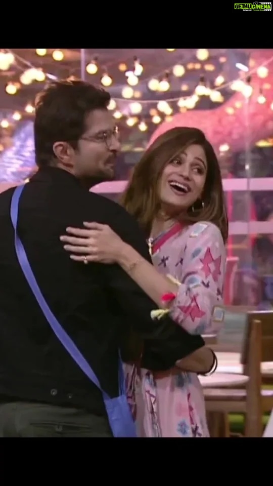 Shamita Shetty Instagram - Pamper Your Connection Day at the BB House made the boys run ππ»ππ»ππ» And girls had fun ππ»ββοΈπ§π»ββοΈππΈ Bigg Boss ne kiya Ishq wala Love play.. And the connections had a field day ππ₯° #ShamitaShetty @raqeshbapat . . . . . . For more Masti, Mazaa and Sazaa, keep watching BiggBossOTT 24/7 @vootselect @voot @endemolshine @viacom18 #ShamitaShetty #TeamSS #ShaRa #BBOtt #BBOnVoot #Voot #ItnaOTT #ishqwalalove #BiggBoss #colors #biggboss #BB15 #Shamitastribe