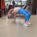 Shamita Shetty Instagram - Monday motivation with @thevinodchanna 💪 Mobility workout ..Great for strengthening joints n muscles 💪👧🙆‍♀️ #mondaymotivation #functionaltraining #animalflow #gymaddict #workoutmotivation #gymmotivation #instavideo ❤️