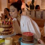 Shamita Shetty Instagram - Birthday celebrations ❤️🎂🌸 #birthdaycake #birthdaygirl #family #love #beautiful #moments #instadaily #instavideo