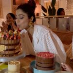 Shamita Shetty Instagram – Birthday celebrations ❤️🎂🌸 #birthdaycake #birthdaygirl #family #love #beautiful #moments #instadaily #instavideo