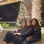 Shamita Shetty Instagram - Merry Christmas ❤️🎄🎁🤗 @theshilpashetty @akankshamalhotra #family ❤️ #goa #friendsforever #love #christmastime