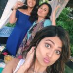 Shamita Shetty Instagram - These 2😂 🙆‍♀️❤️😘 @swastikamukherjee13 @monajsingh @birsadasgupta ❤️ #inbetweenshots😅 #blackwidows out on 18 th December on @zee5premium 💃🏻💃🏻 #shootdiaries #instadaily #funtimes #hugs