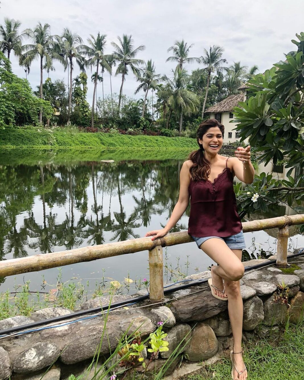 Shamita Shetty Instagram - Always find a reason to laugh ! It may not add years to ur life but will surely add life to ur years 😬🙆‍♀️🥰🎀 #nature #lifeisbeautiful #positivity #gratitude #happyme #instadaily #love