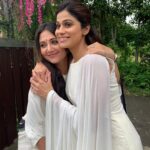 Shamita Shetty Instagram - Love this one ! @swastikamukherjee13 #Repost @swastikamukherjee13 with @get_repost ・・・ Twinning in white with my favourite one @shamitashetty_official ❤️❤️ #bts #onset #shootlife #instadaily #friendships #love #blackwidowsonzee5 coming soon on @zee5premium @zee5