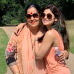 Shamita Shetty Instagram - Happy birthday Mommie❤️ thankyou for ur love and guidance and for everything you do selflessly for us ❤️ I wish you loads of peace , positivity , smiles n laughter always ❤️love u ma❤️ #birthday #wishes #mom #celebration #love #forever #hugs