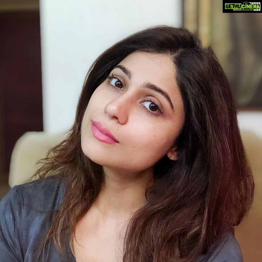 Shamita Shetty Instagram - Life isn’t promised to us. We are blessed by simply being able to rise in the morning. So let’s make each day count. Let us learn to love all , be grateful for who we are and what we have , learn to give .. where we can make a difference and just be kind.. for no reason .May these difficult times bring out the best in all of us and make us stronger ❤️ #love #gratitude #instagood #instadaily #selfies
