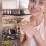 Shamita Shetty Instagram - Hey guys so I am taking part in the @feminaindia #slayathomechallenge . I wanted to learn cooking for so long , now since I have all the time in the world.. decided to try. I’m hopeful that I'll get better with time.🙆‍♀️Eating is a necessity but cooking is an art and realised it today.. Learn how to cook, try something new everyday, learn from your mistakes, be fearless and above all have fun🎀 Taking this challenge further I nominate @imouniroy @akankshamalhotra n @shirleydaver ..I want to know what you’re doing❤️ #słayathome #slaywithfemina #feminaindia