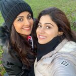 Shamita Shetty Instagram - Munki n Tunki ❤️ #londondiaries #munkiandtunki #sistersquad #lovelovelove #funtimes #instalove