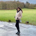 Shamita Shetty Instagram - An open field plus an open sky plus an open spirit equals an open heart ❤️ #justposing #naturelovers #londondiaries #love #instadaily
