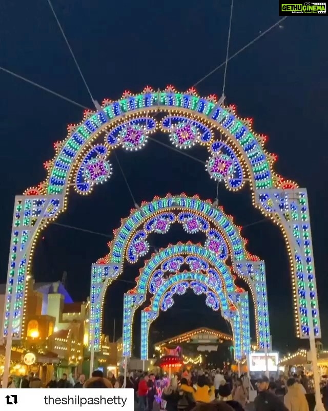 Shamita Shetty Instagram - #Repost @theshilpashetty with @get_repost ・・・ Frozen !!! No not the movie.. @shamitashetty_official and me..everything from our paws to our jaws🤪 But what the heck ... it’s that time of the year and We’re in #winterwonderland 🎉❤️💃 and will brave the cold. ‘Tis the season to be jolly ....🍩🍭🥤🍦🎊🎁🎀 Pre Christmas celebrations be like ❤️🧿🧿❤️ #familytime #londondiaries #scaryrides #freezing #cold #londonlove #holidaytime #gratitude #happiness