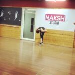 Shamita Shetty Instagram - Rehearsal time 🎀 @surbhi.ritu #dancedance #punjabisong #rehearsal #lovedance #instavideo #instafun #danceislife #happiness