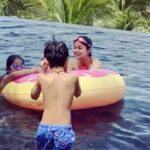 Shamita Shetty Instagram - Stay away ..... it’s mineeeee !!!!!😛😛😛😛😛😛😛😛😛😛 #spotthekid #playtime #dunk #instadaily #instaplay #instavideo #instalove #waterbaby #love ❤️❤️❤️