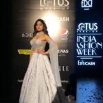 Shamita Shetty Instagram – Show stopper for designer @priyamachineni @priyadesignstudio for @fdciofficial Lotus India Fashion Week in Delhi #lmifwss20 #fashion #showstopper #rampwalk #glam #myfashionmytribe #himalayanflowers 
Hair: @kromakaysalon @hairnmakeup.farzana