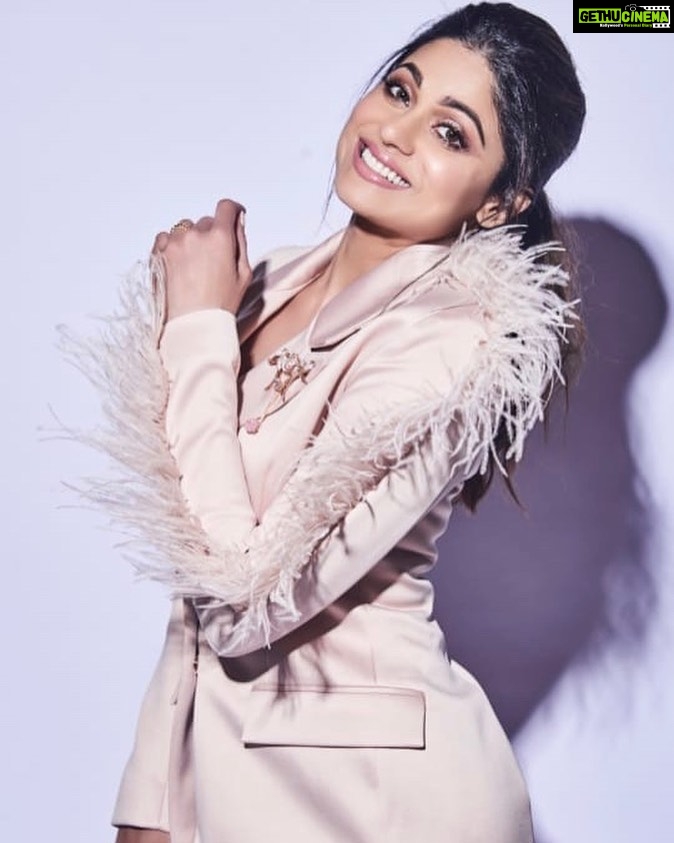 Shamita Shetty Instagram - About last night for the Vogue Beauty Awards ❤️ Outfit: @houseofcb Brooch: @outhousejewellery Rings: @mahesh_notandass Shoes: @publicdesire hair : @kantamotwani @kromakaysalon Stylist: @chandanizatakia Photos: @akshay_26 #voguebeautyawards2019 #fashionista #instafashion #instaglam #instacool
