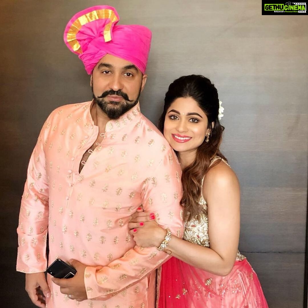 Shamita Shetty Instagram - Happy birthday jiju ❤️🤗You are a shining example of what a brother in law should be and such a joy to us all . One of the kindest souls I know with a heart of gold, infectious positivity and zest for life . Wishing you all the happiness jiju , peace , and success and everything that your heart desires . Blessed to have you as a brother in my life. 🤗🤗 Loads of love and huggies . #birthdayboy #birthdaywishes #happiness #instapic #brotherandsister