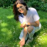 Shamita Shetty Instagram - Life is beautiful ❤️😘 📸 @theshilpashetty 👧 #lovelife #lifeisbeautiful #peace #positivity #love #happiness #instapic #instamood #instalove