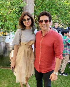 Shamita Shetty Instagram - Fun weekends ! #legend #weekends #summerparty #londondiaries🇬🇧 #funmoments ❤️🎀