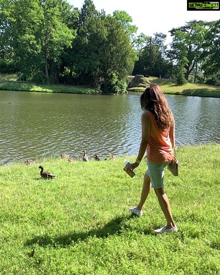 Shamita Shetty Instagram - ❤️ SLO - MO - TION mein 😛🧜♀️💃🏻 #londondiaries #