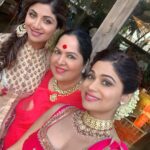 Shamita Shetty Instagram – Family ❤️❤️ #unconditionallove #familyfirst #instalove #happiness #positivity #allthatmatters #instapic ❤️😘