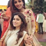 Shamita Shetty Instagram - Happy Bhai Dooj Munki 🤗 @theshilpashetty Thank you for being a guiding force and having my back, always 💖🧿 I love you ♥️ - Tunki . . . . . . #ShamitaShetty #ShilpaShetty #bhaidooj #festivevibes #memories #sisterlove #family #Diwali #celebrations #ShamitasTribe #ShamitaIsTheBoss #teamss