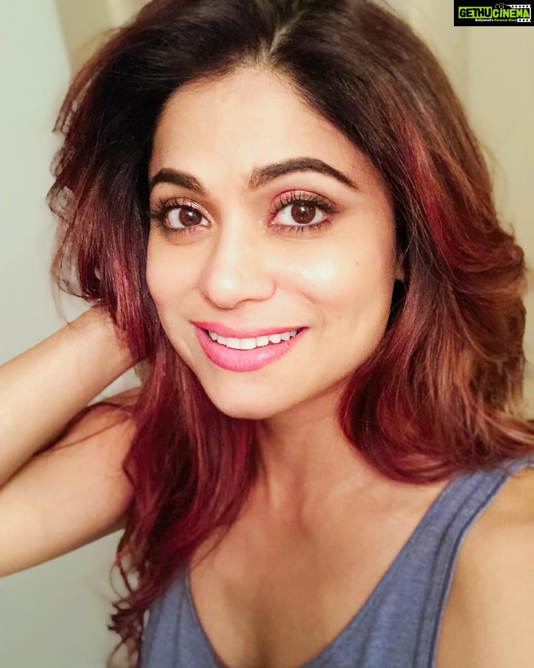 Shamita Shetty Instagram - Wishing my beautiful #instafamily a very Happy New Year ❤️🎀😘 it’s been a wonderful 2018 and I’m super excited to embark upon 2019 ❤️ Loads of happiness , peace and love to all this year ❤️❤️❤️ #hugs #cuddles #happiness #happynewyear2019 #instafamily #instalove #instapic #instagramers #instalike ❤️❤️❤️