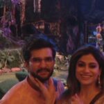 Shamita Shetty Instagram - Our favourite jodi #ShaRa sending love from the BB house 🪔💕💫 Happy Diwali and Happy New Year to family, friends and to all you lovely online fam 🤗 💫🧿 . . . . . @sunandashetty10 @raqeshbapat @colorstv @voot @vootselect @endemolshineind #ShamitaShetty #raqeshbapat #Biggboss15 #Queen #ShaRa #Diwali #celebrations #diwaliwishes #festivevibes #happiness #joy #goodvibes #blessings #ShamitasTribe #Teamss