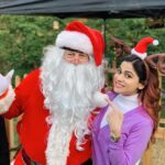 Shamita Shetty Instagram - Merry Christmas everyone !!! Wishing everyone loads of love , happiness n ofcourse loads of prezzies🥰😝 #christmas🎄 #familytime #love #christmasspirit #instapic #instagood #santa
