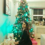 Shamita Shetty Instagram - ❤️ #Christmas #christmastree #londondiaries #happiness #joy #presents🎁 #instapic #instafun #instalike