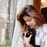 Shamita Shetty Instagram - Unconditional ❤️ photo credit : @theshilpashetty 🧜‍♀️ #catsofinstagram #kitten #love #blackbeauty #unconditionallove #instalove #instapic