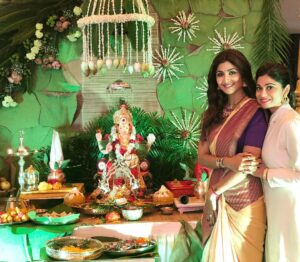Shamita Shetty Instagram - Wishing everyone a Happy Ganesh Chaturthi ❤️🎀😘 May lord Ganesha remove all ur obstacles n fill ur lives with love , peace n joy 🎀❤️😘 #ecofriendly #ganeshchaturthi #blessings #peace #love #familytime #instapic #instalike #instagood #instapic #instalove